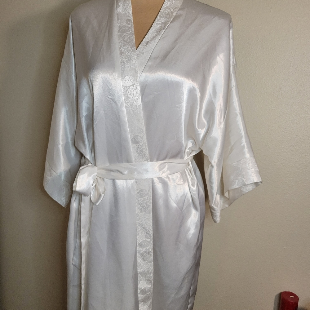 L.A. Intimates Robe - Picture 6 of 6